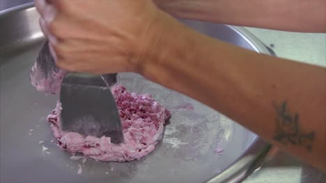 haciendo helado de fresa casero