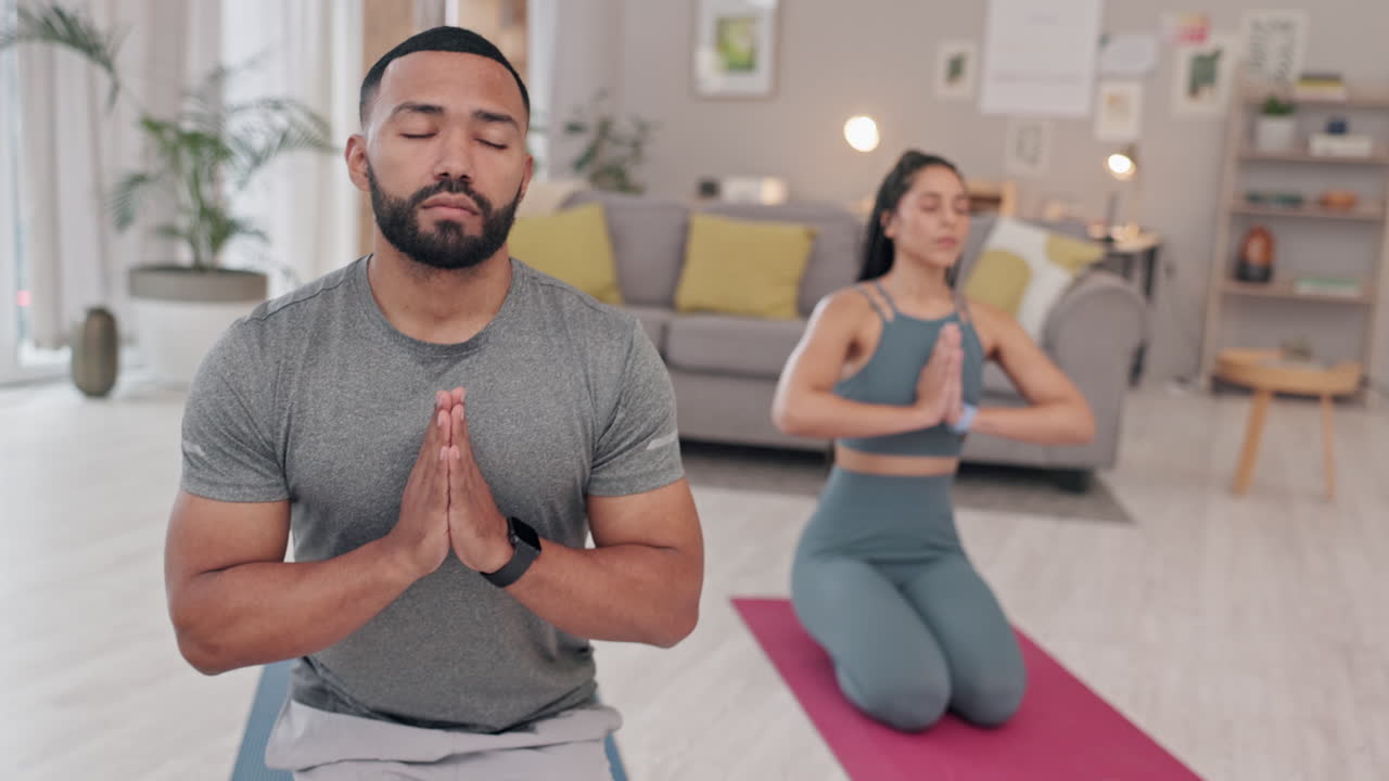 yoga, meditación y bienestar con una pareja