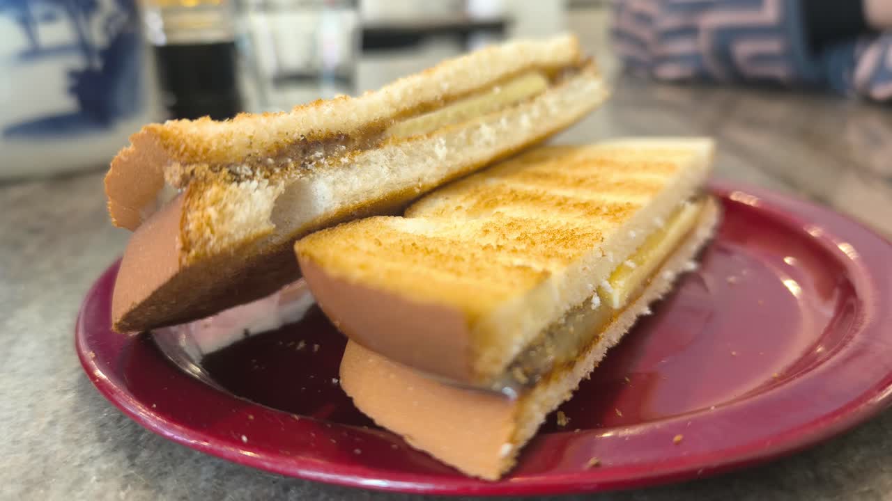 Classic Malaysian toasted bread sliced and filled with golden brown kaya and thin butter. The rich spreads are sandwiched between two crispy pieces. This iconic snack is traditionally served with hot