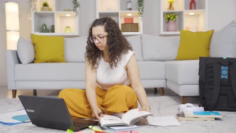 estudiante de educación a distancia.