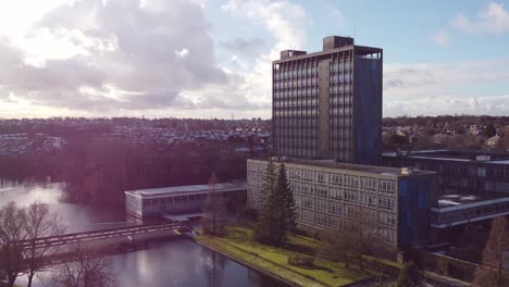 pilkingtons glass head quarters blue high rise business office park sunrise vista aérea
