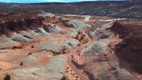 Praia-Canyon-And-River-On-A-Sunny-Summer-Day-In-Utah-and-Arizona,-USA