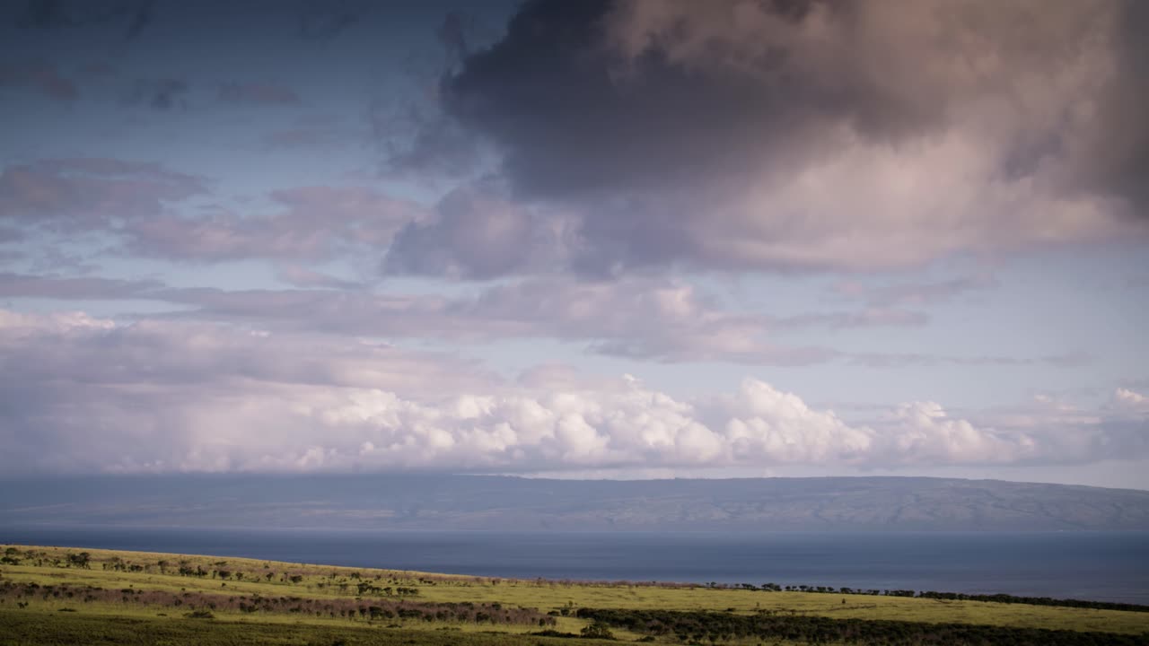 하와이 마우이 위의 구름 timelapse