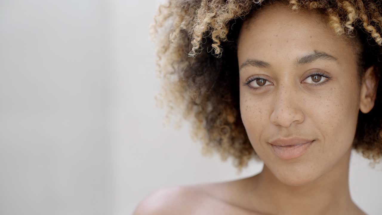 Rosto de Jovem Mulher Bonita