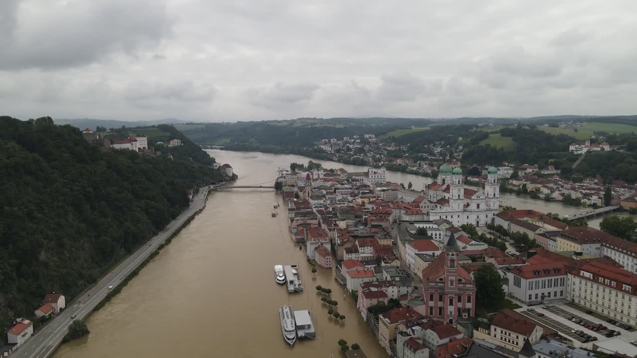 Il centro della città tedesca di Passau, sul fiume Danubio, inondato dopo le piogge.