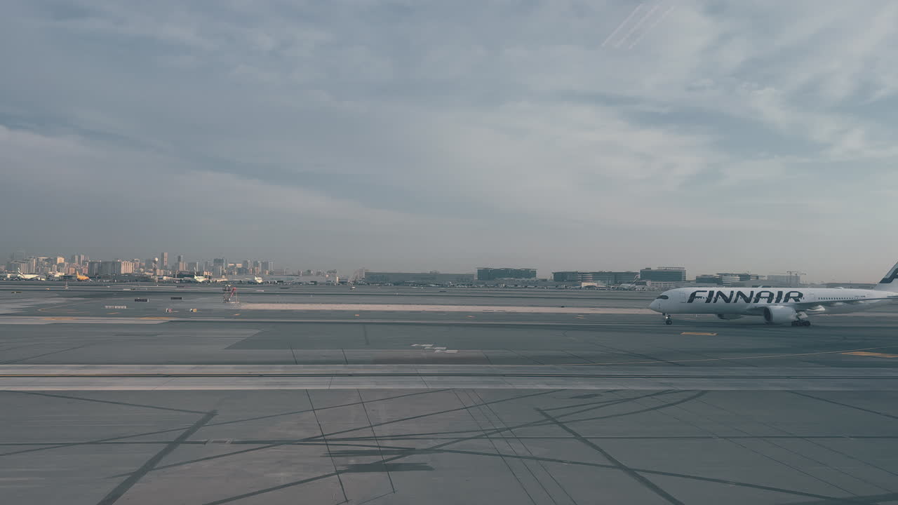 공항에서 finnair 비행기