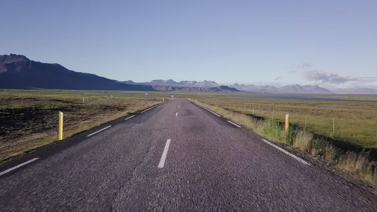 Riprese Aeree di una Strada durante un'Estate Soleggiata nella Penisola di Snæfellsnes, Islanda