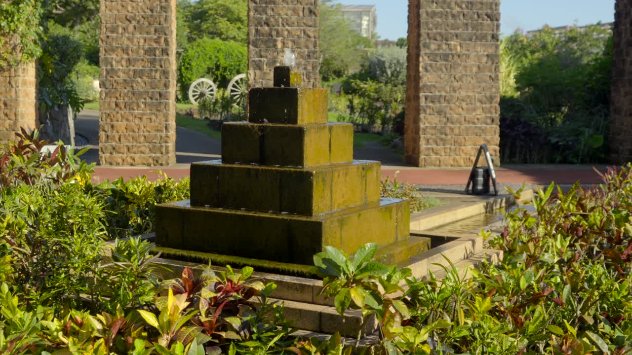 fuente de jardín japonés en el centro de sueños tropicales prefectura de naha okinawa japón relajación zen paz tranquila