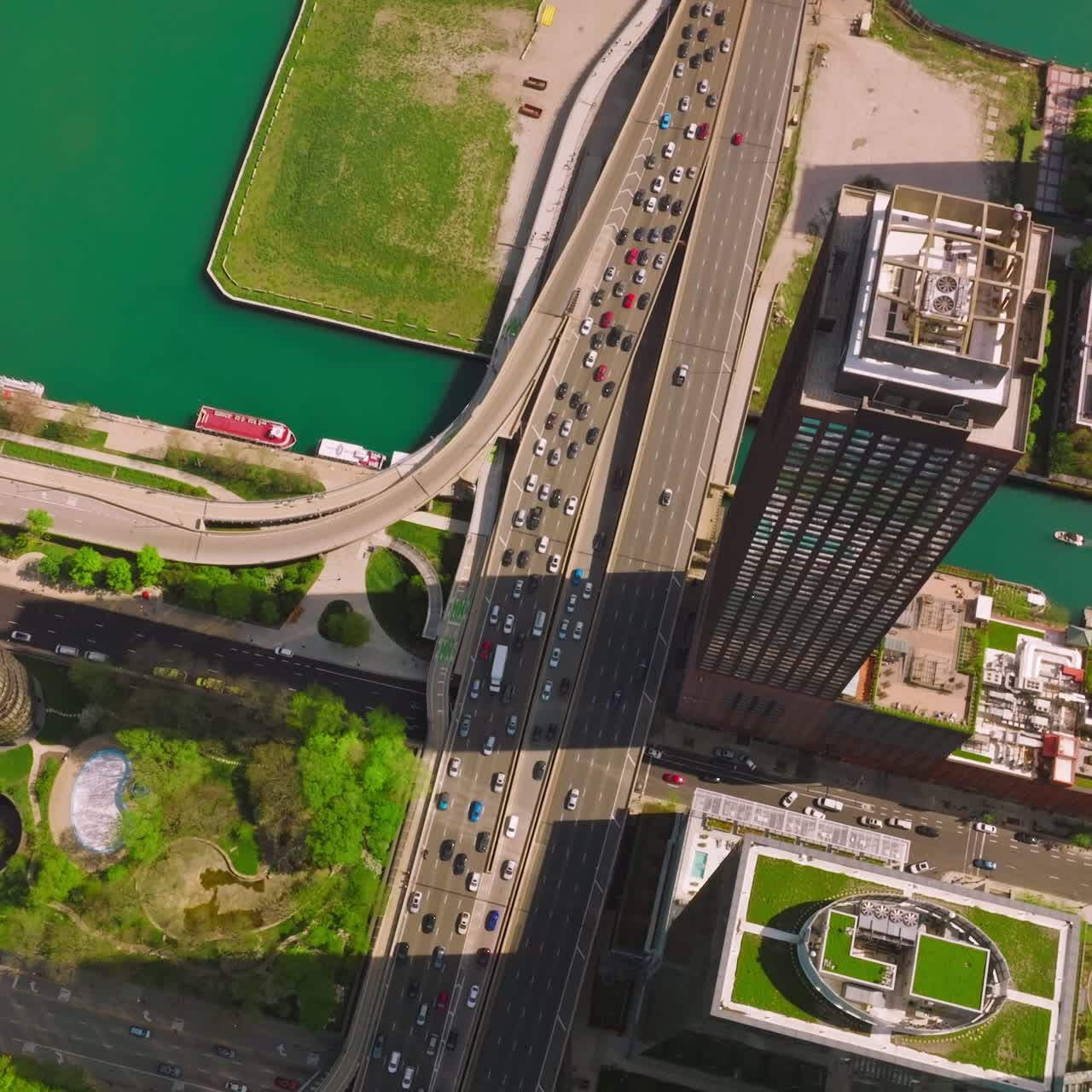 Beautifully designed city area nearby waterways. Fantastic skyscrapers neighboring Lake Michigan in Chicago city