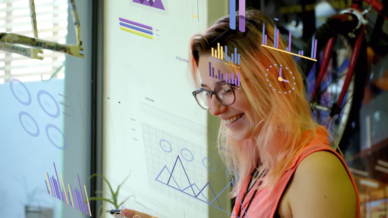 animación de múltiples gráficos, carga de círculos y cambio de números, mujer caucásica usando teléfono inteligente