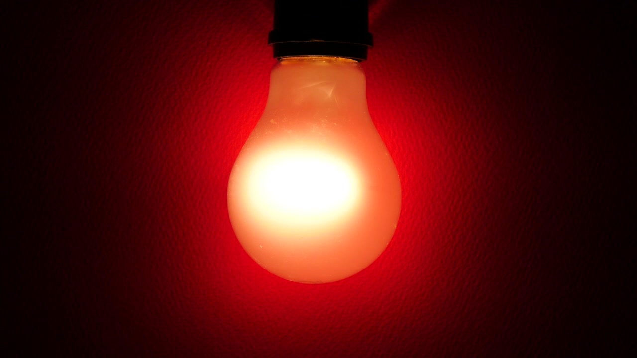 La lampadina si accende e si spegne lentamente