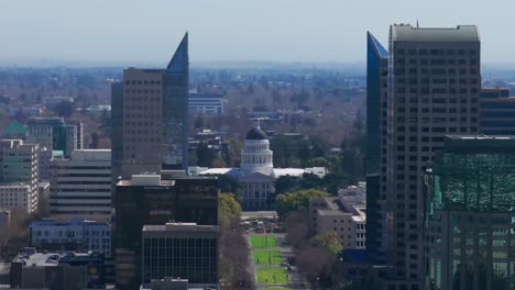 Panning-drone-shot-to-the-left-of-the-California-State-Capital-on-a-sunny-day