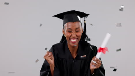 Mujer-Negra-Emocionada,-Graduación