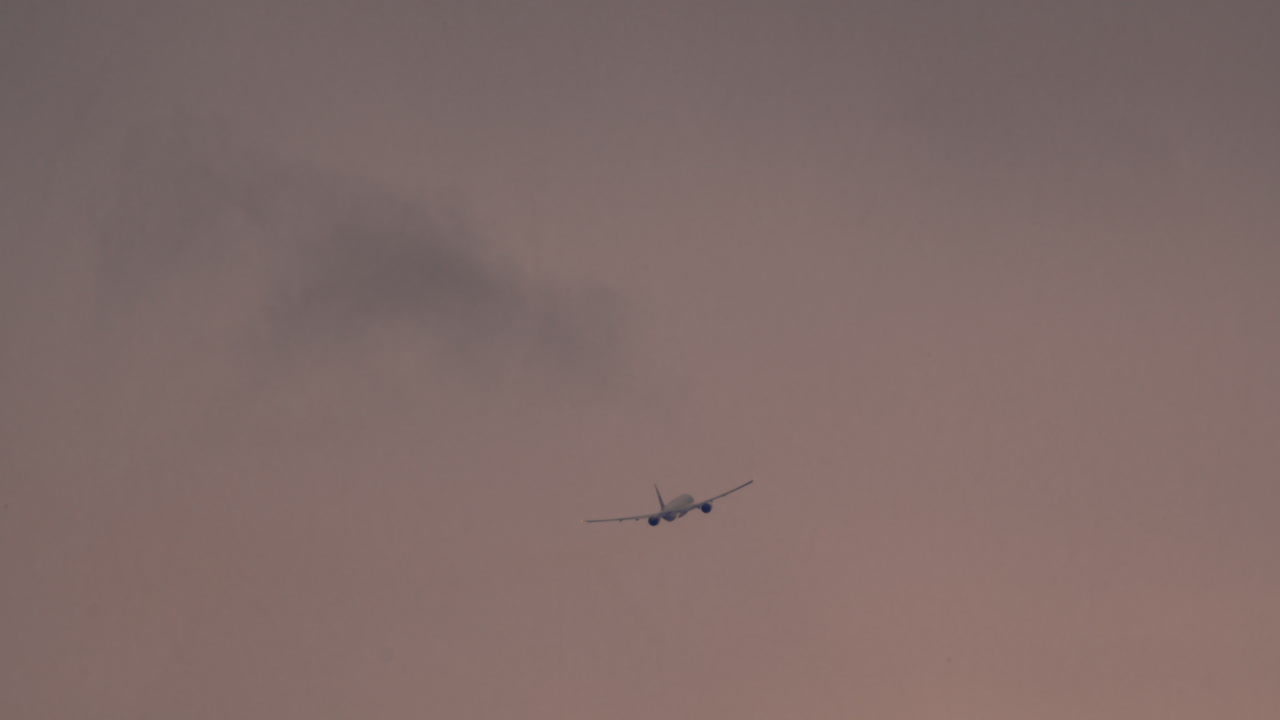 하늘 에 있는 여객기 의 넓은