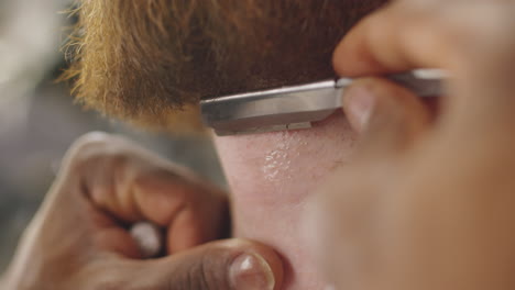 Shaving-Beard-with-Straight-Razor