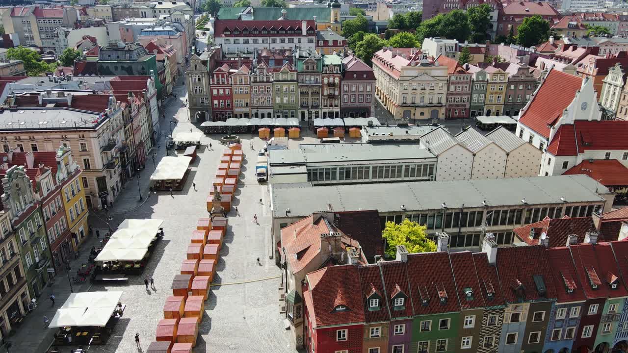 Smooth drone flying into Poznań market square, elegant right turn upward, Poland