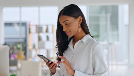 Phone,-break-or-Indian-woman-in-office-on-social