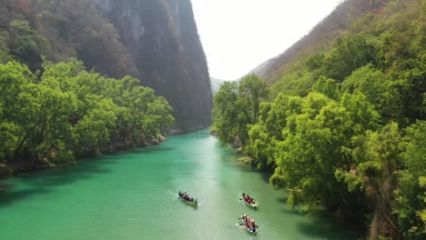 Aerial-view-of-boats-in-Tamasopo-River,-SAN-LUIS-POTOSI,-Mexico