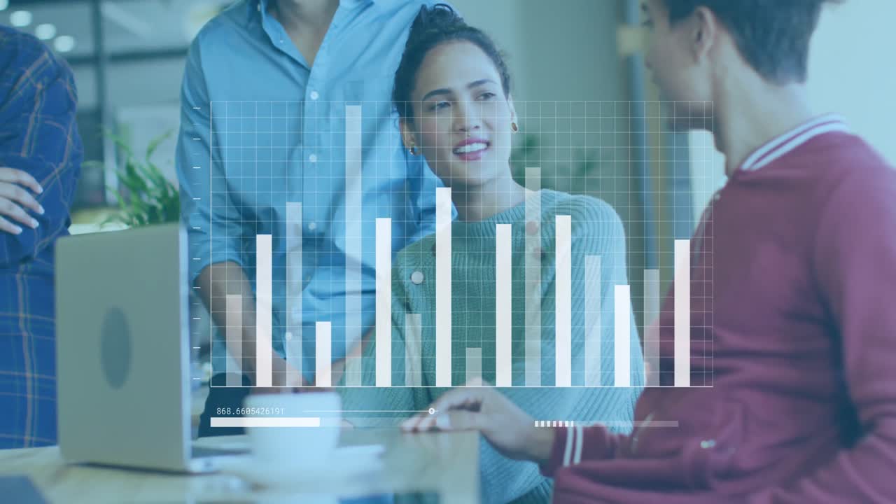 animación de gráficos y barras de carga sobre diversos compañeros de trabajo discutiendo informes en la oficina