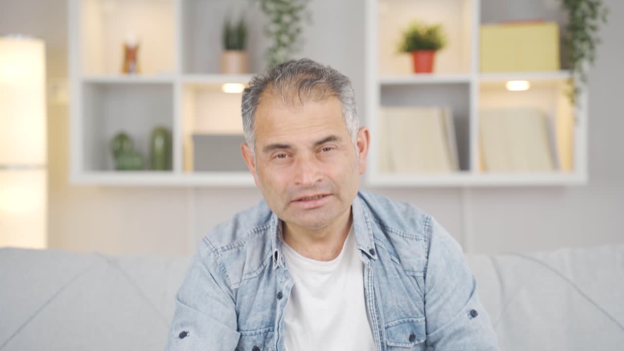 재채기하는 남자, 환자.