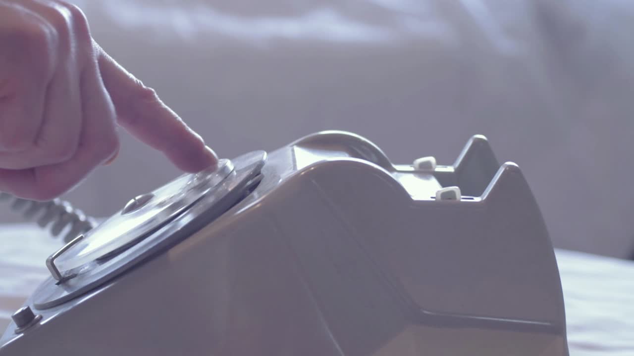 빈티지 전화로 전화 걸기