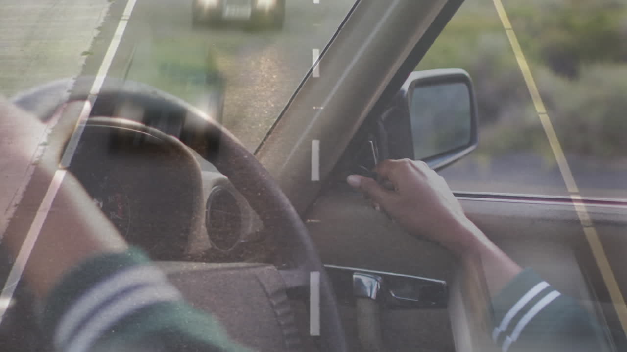 animación de carretera sobre mujer asiática conduciendo coche