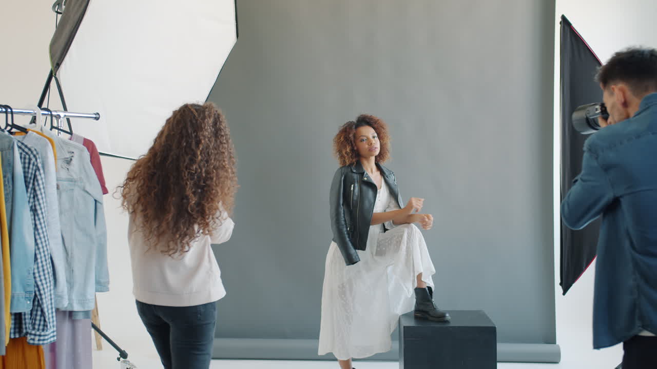 sesión de fotos de moda en un estudio