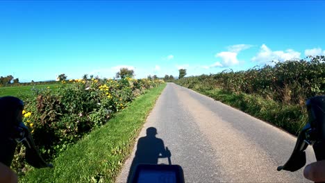 Ciclo-Kilkenny,-Caminos-Rurales-Libres-De-Tráfico-Perfecto-Para-Un-Ciclo-De-Ocio-En-Un-Brillante-Día-De-Verano