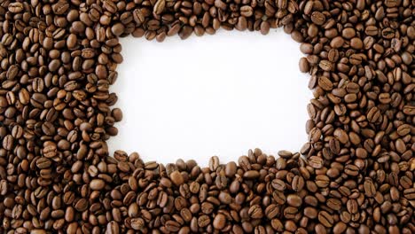 diario abierto con anteojos y café negro