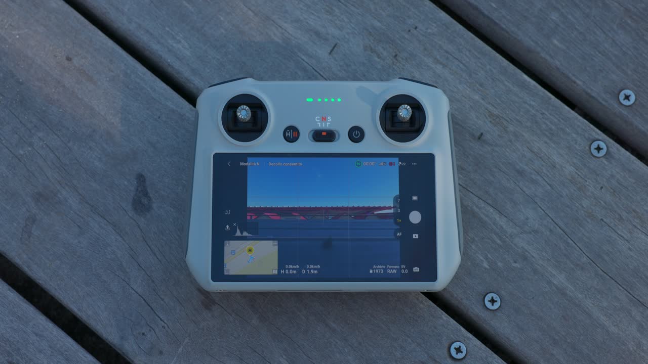 디지 마빅 3 프로 드론의 리모컨