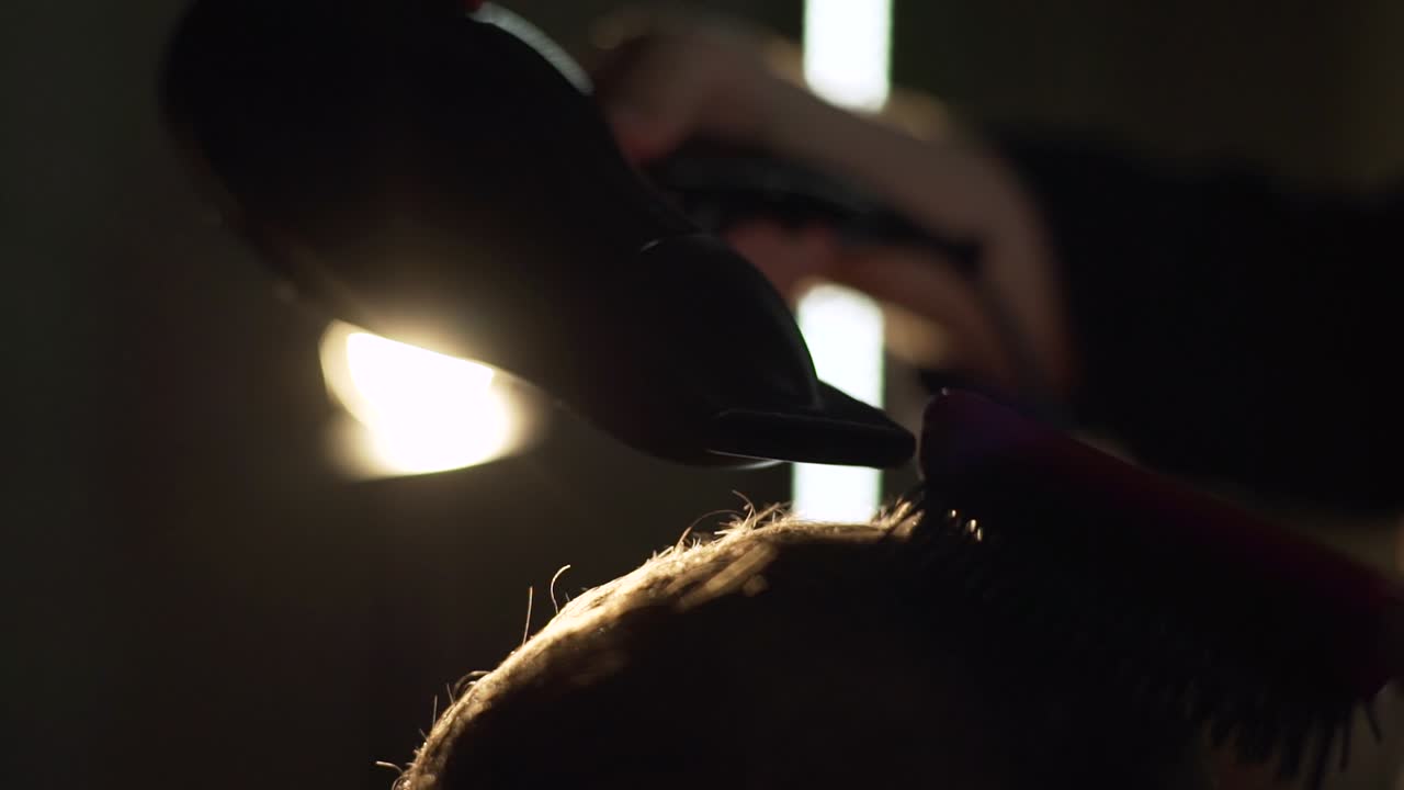 Asciugatura dei capelli in un salone