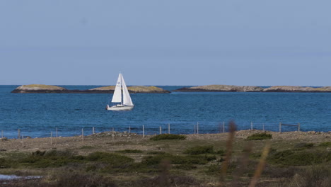 Serene-Solitude:-Solo-Sailing-in-Swedish-Blue-Waters,-Wide-shot