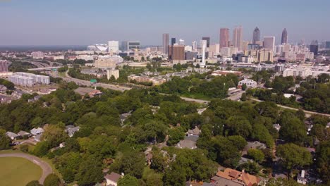 Drone-shot-of-Summerhill-and-Midtown-in-Atlanta,-Georgia