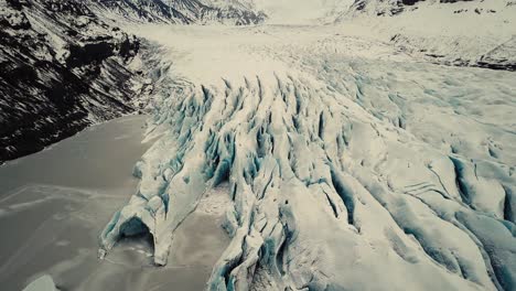 Lengua-Glaciar-En-Islandia,-Filmada-Por-Un-Dron-Desde-Múltiples-ángulos