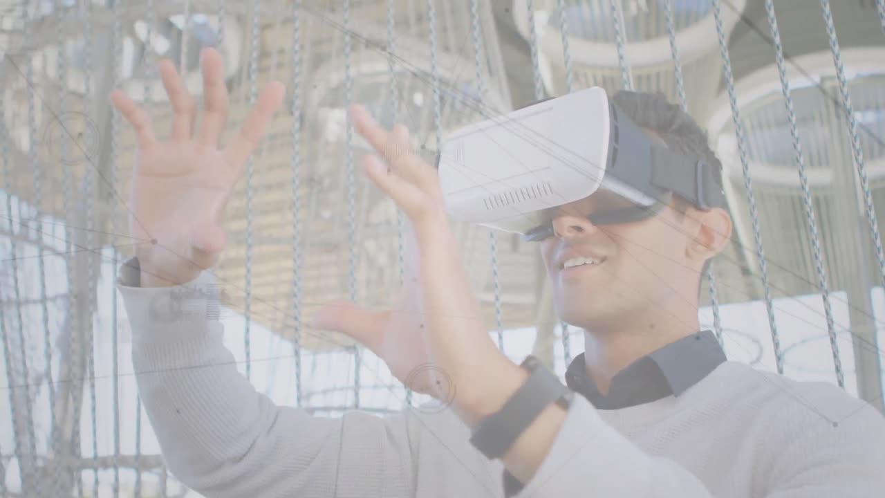 animación de la red de conexiones y estadísticas sobre el hombre de negocios que usa auriculares vr