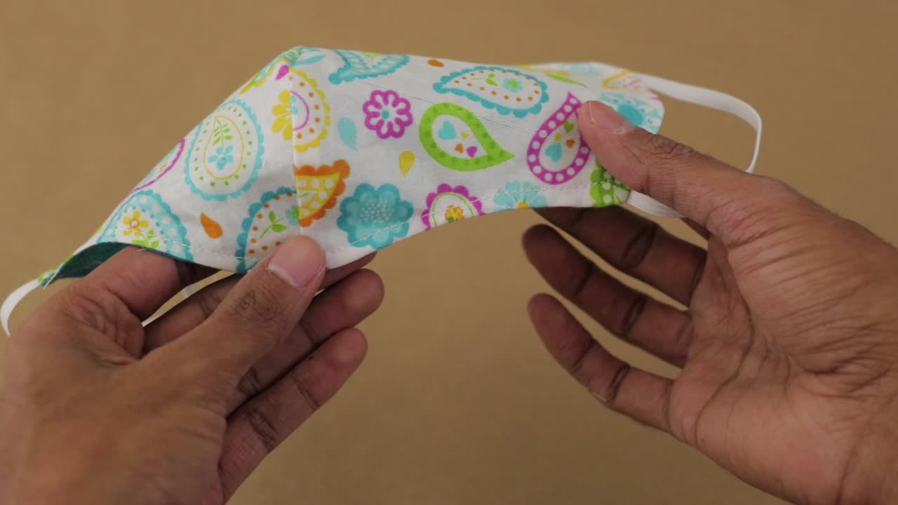 mascarilla reciclable de muchos colores