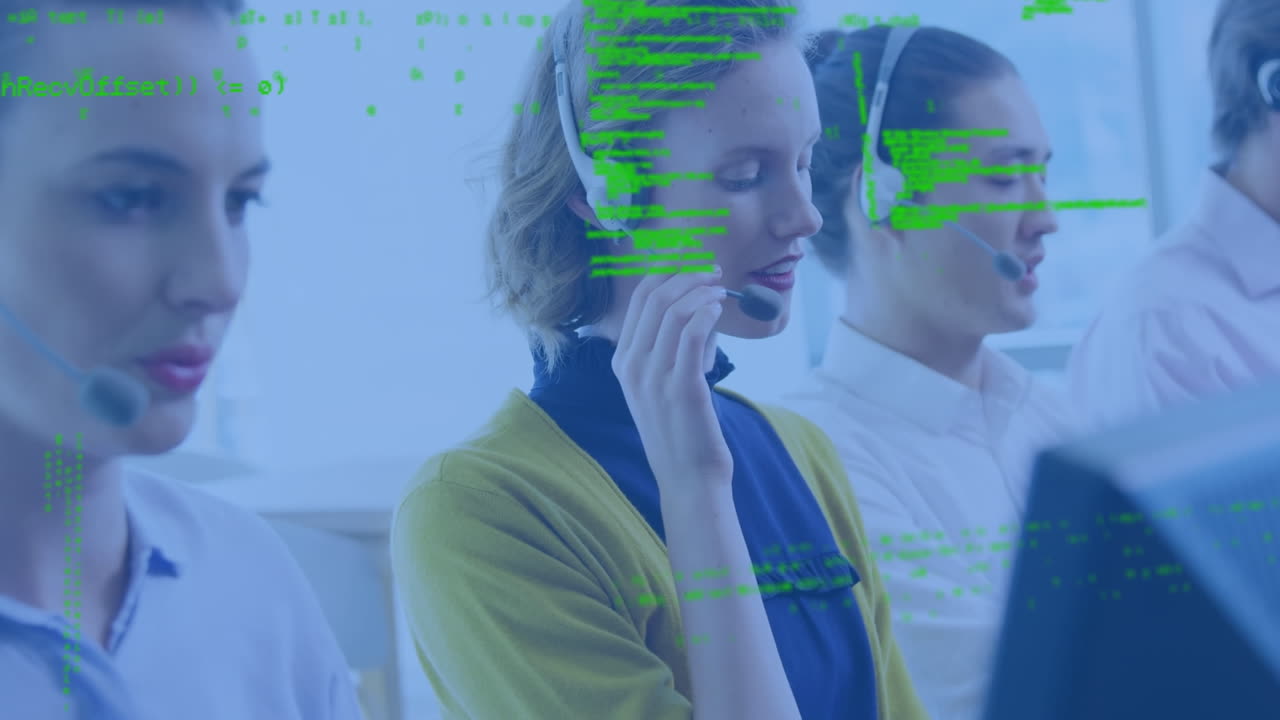 animación del procesamiento de datos sobre diversas personas de negocios que usan auriculares telefónicos