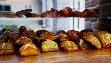 Fresh-bread-on-shelves-in-bakery