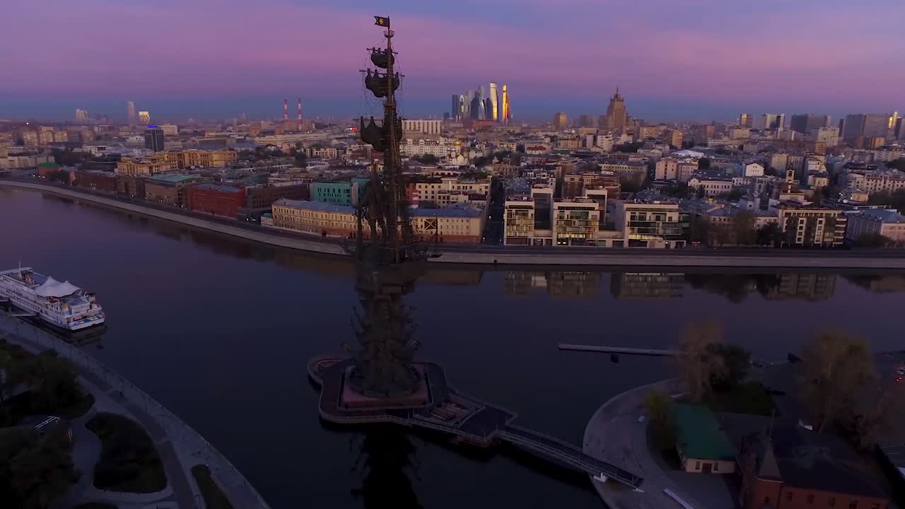 모스크바의 피터 대왕 기념비의 공중 풍경