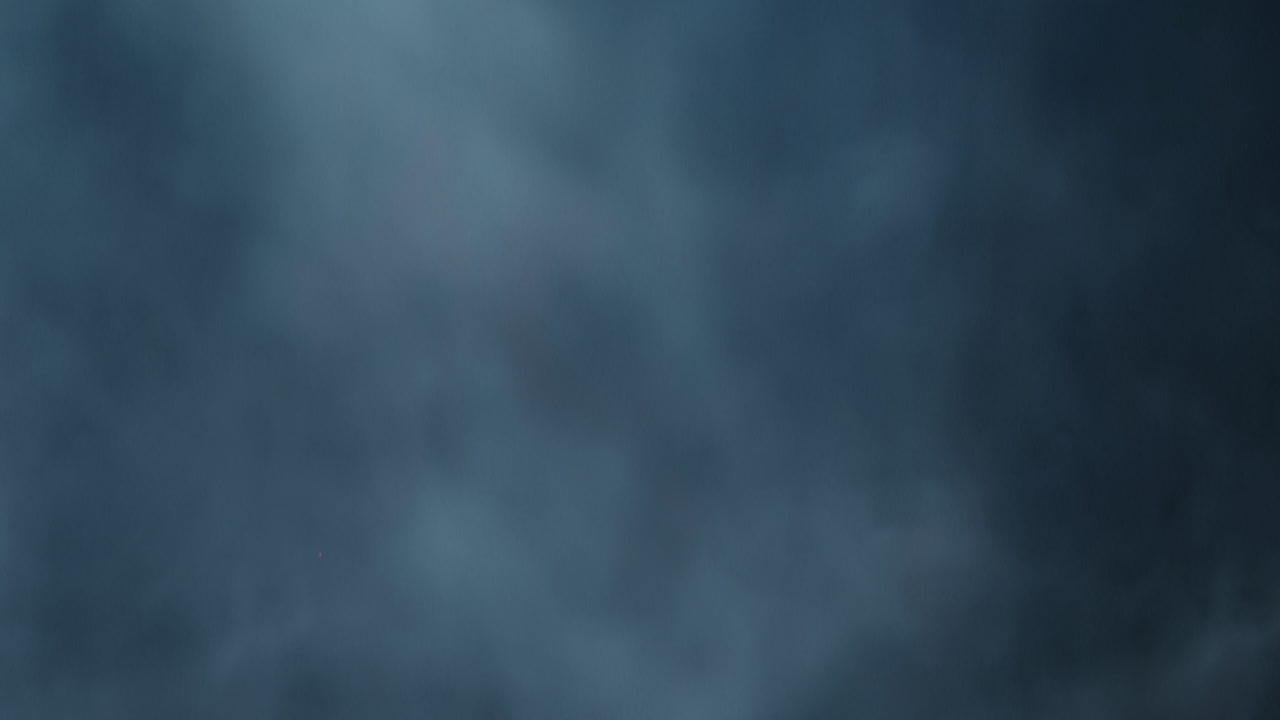 inmersivo hipnotizante espeluznante trueno de halloween nube de humo elemento de inserción vfx en 4k cámara lenta