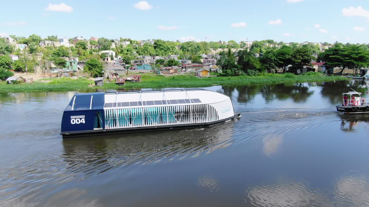 오자마 강을 건너 요격기 004, 맑은 날에 가난한 집을 내려다