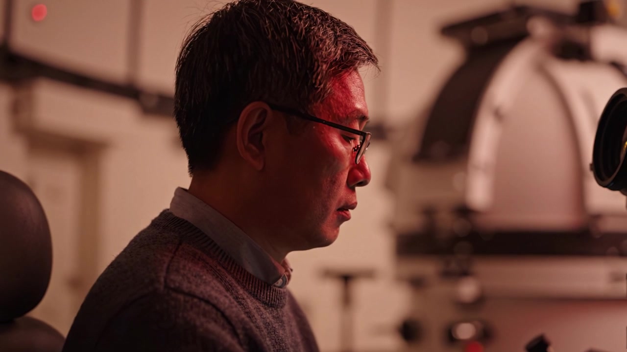 Focused Researcher Analyzing Data in Laboratory Environment with Advanced Equipment and Professional Expertise Showcased in a Thoughtful Moment of Reflection