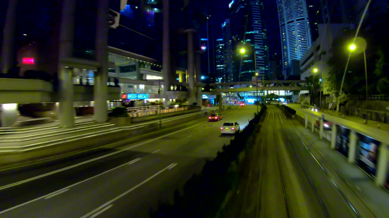 트램 도로 에서 볼 수 있는 홍콩 도시 의 비는 거리 들