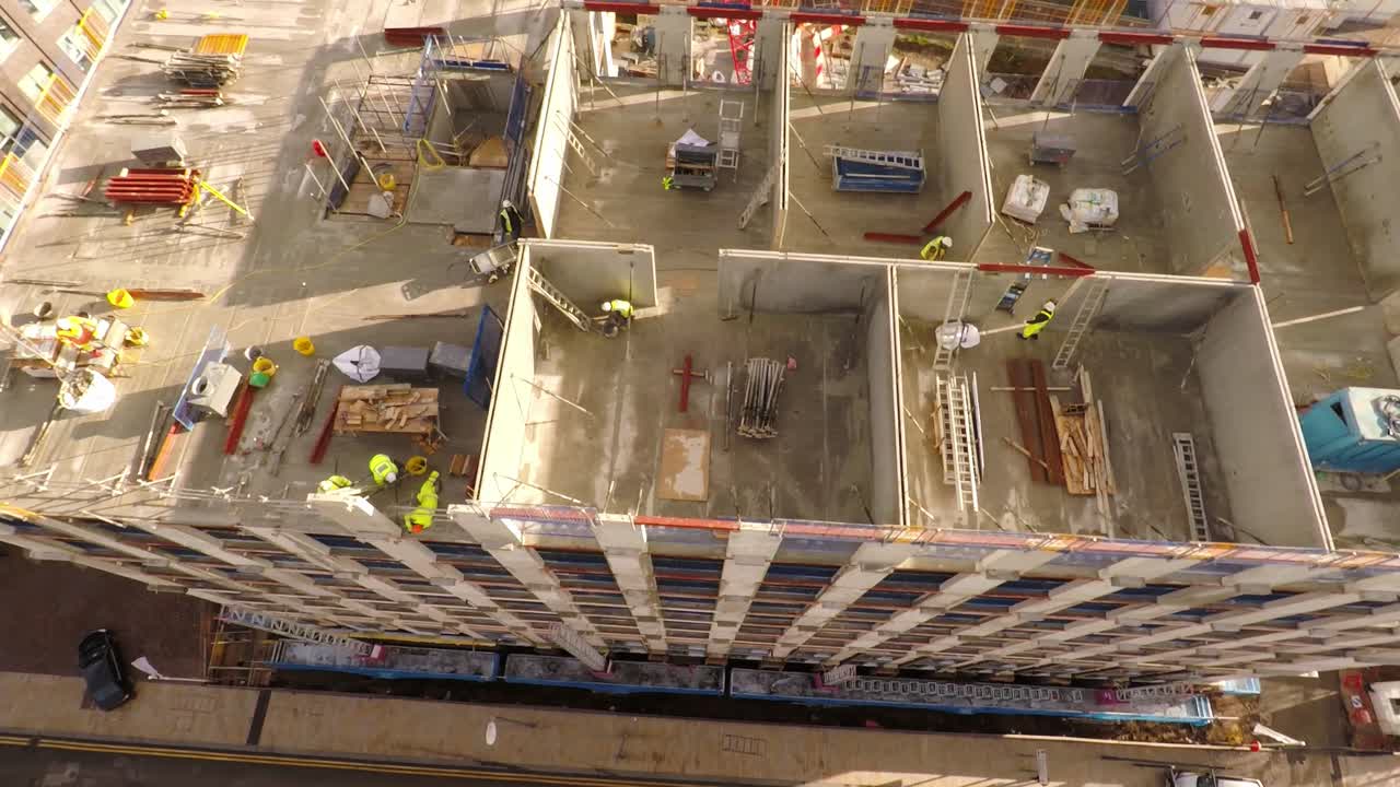 el desarrollo continuo del hotel hilton y smithfield 2 en el sitio de los edificios municipales en el centro de la ciudad