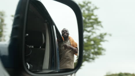 Man-dancing-and-singing-outdoors