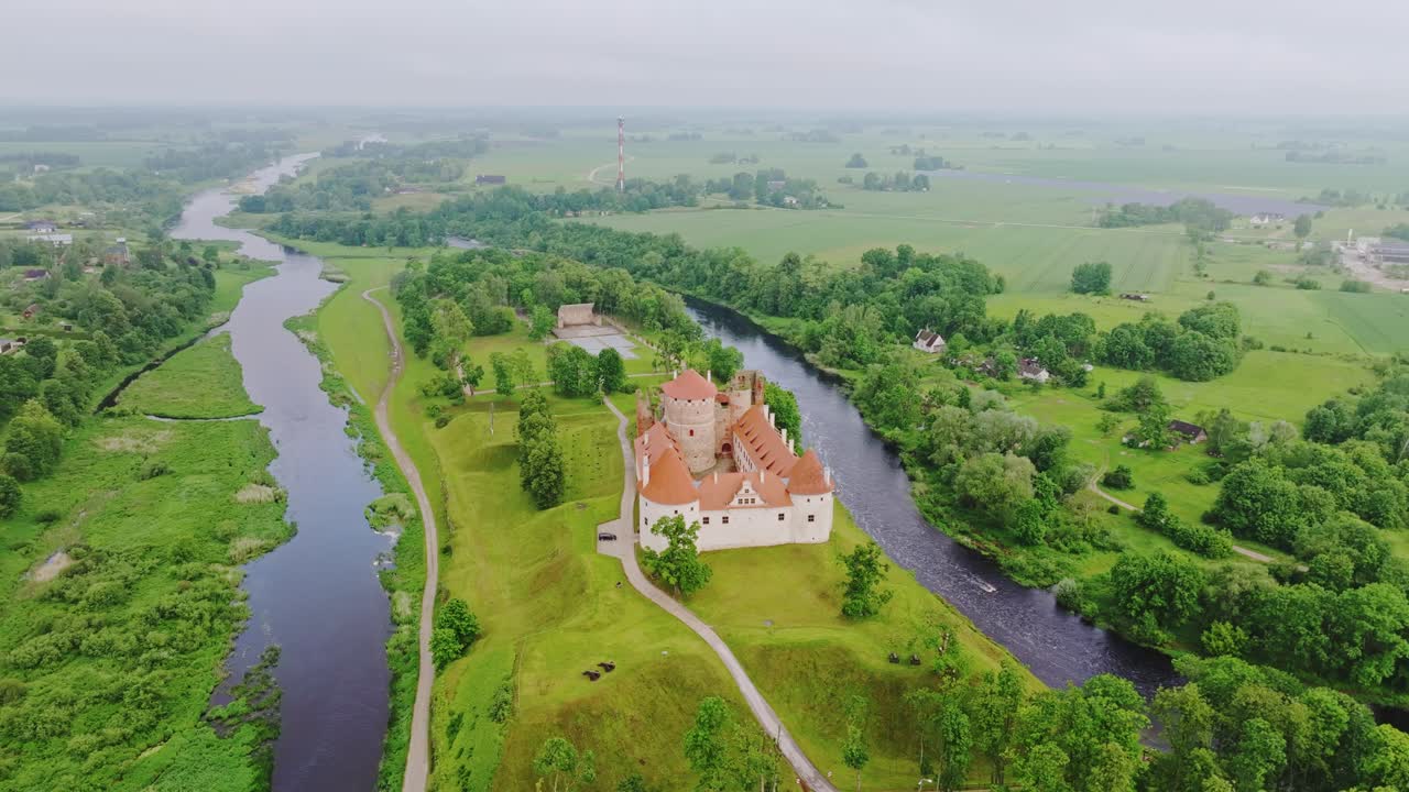 Mūsa and Mēmele rivers join at Bauska Castle to form the mighty Lielupe