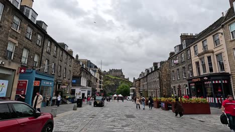 busy street during edinburgh fringe festival