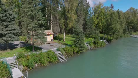 Aerial-footage-of-the-Kenai-River-in-Soldotna,-Alaska