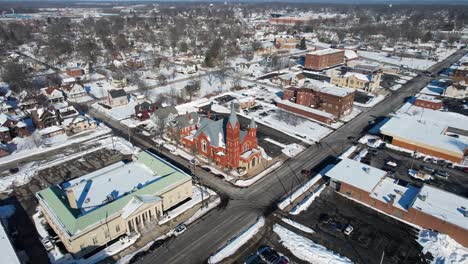 Aerial-view-of-Saint-Mary's-Roman-Catholic-Church-in-Warren,-Ohio