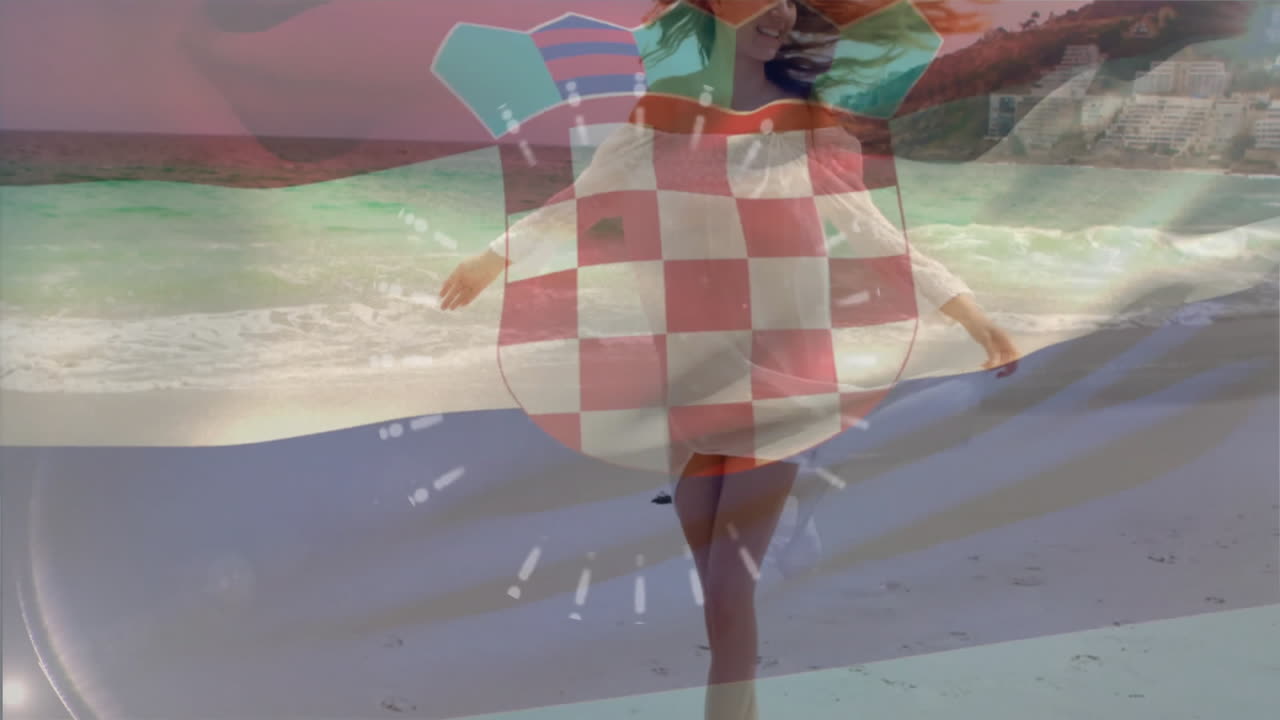 Går på stranden, kvinde med kroatisk flag-animationsoverlejring i baggrunden